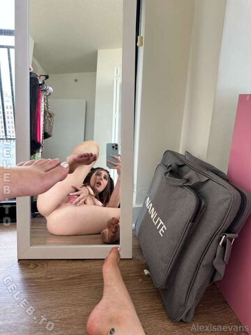 Alexisaevans nude photo 28