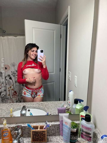 Alexisaevans nude photo 16