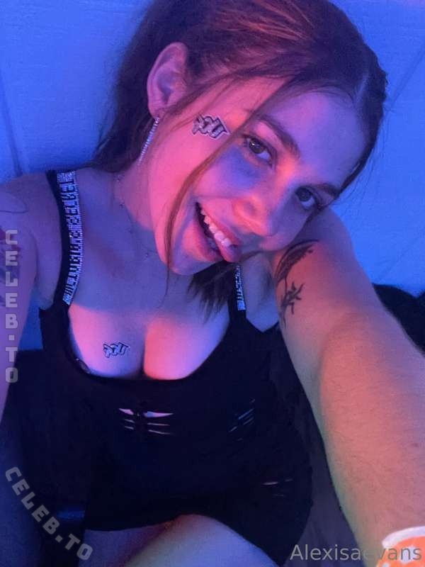 Alexisaevans nude photo 7