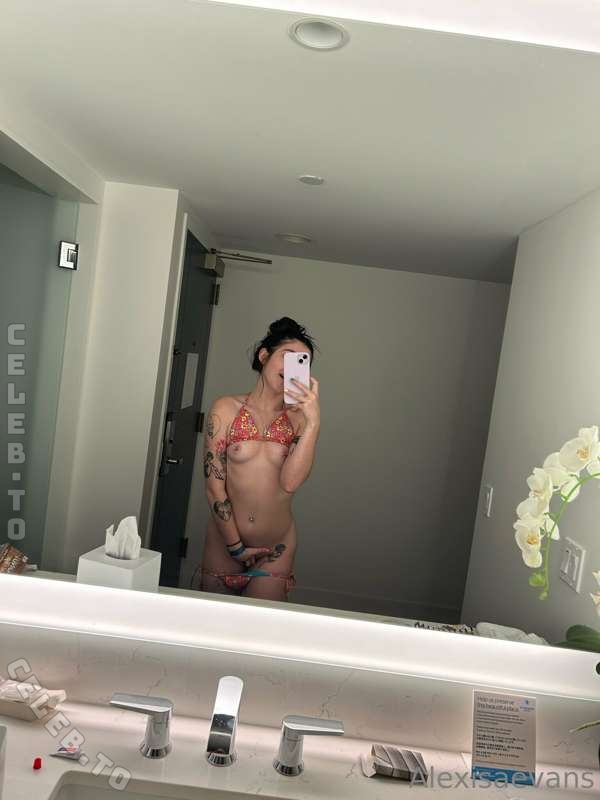 Alexisaevans nude photo 14