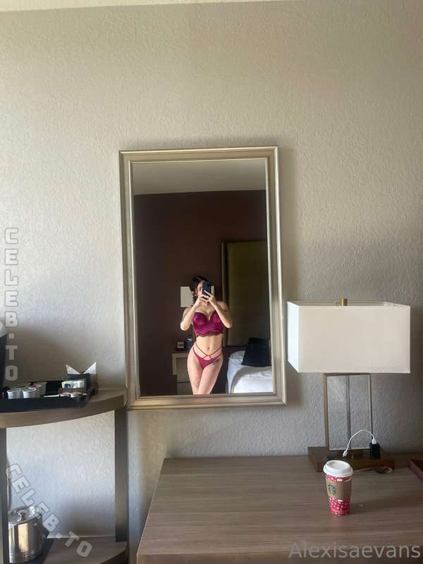 Alexisaevans nude photo 2