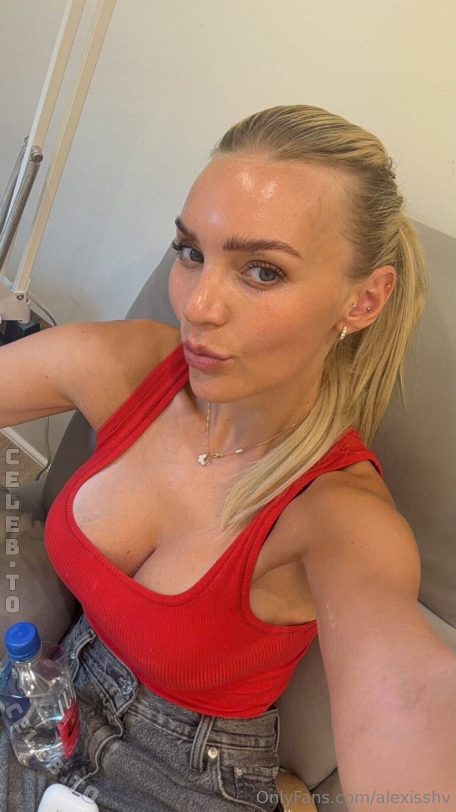 Alexisshv nude photo 1