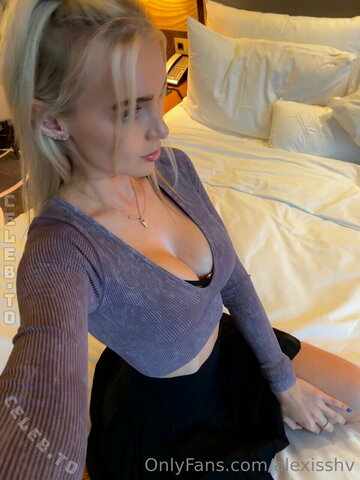 Alexisshv nude photo 25