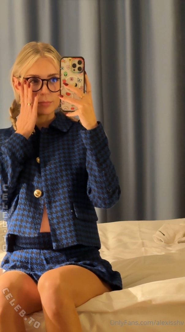 Alexisshv nude photo 1