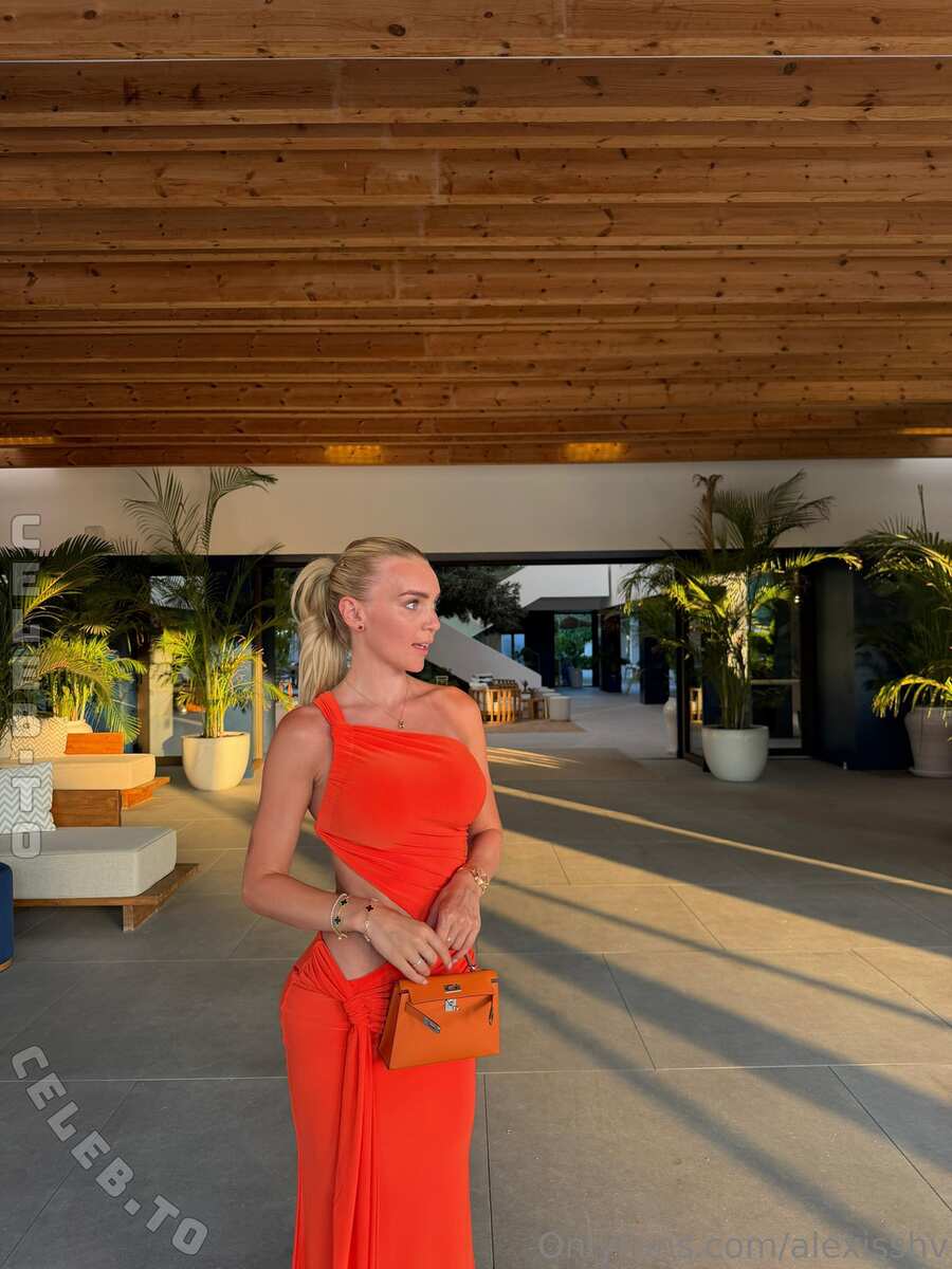 Alexisshv nude photo 3