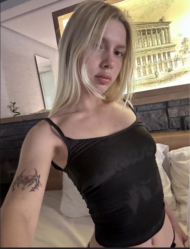 Aleyna Tilki nude photo 36