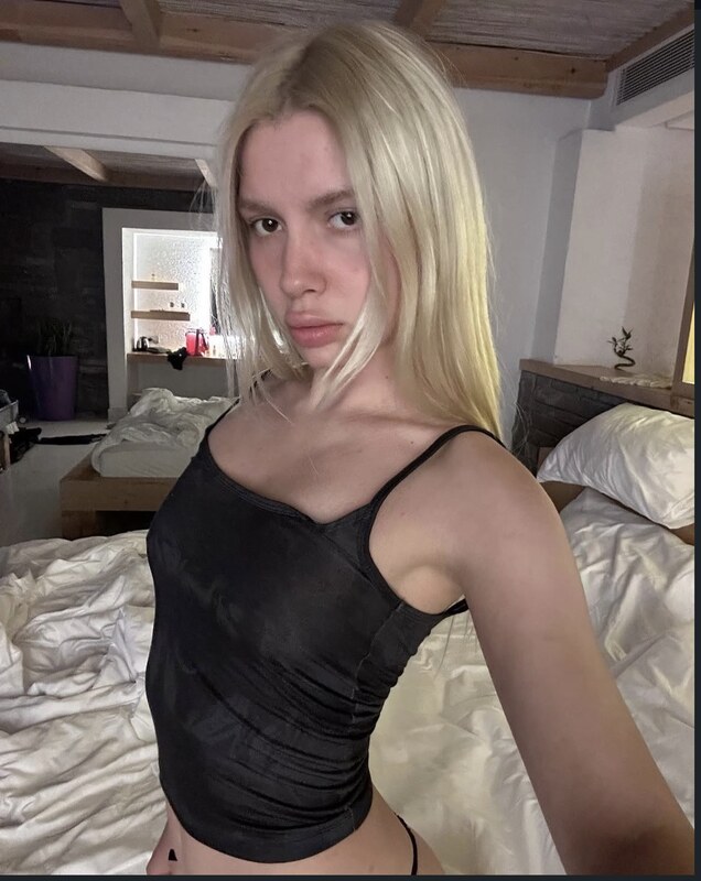 Aleyna Tilki nude photo 37