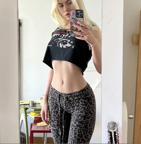 Aleyna Tilki nude photo 6
