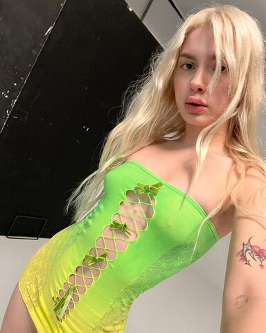 Aleyna Tilki nude photo 25