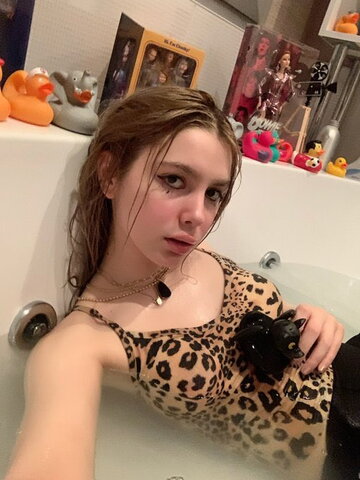 Aleyna Tilki nude photo 17