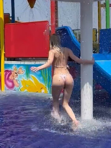 Aleyna Tilki nude photo 5
