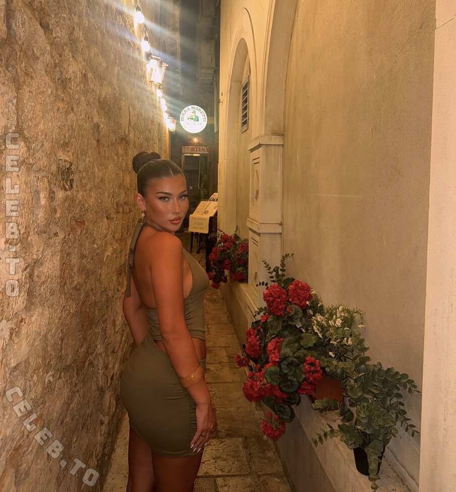 Aleyna.t67 nude photo 2