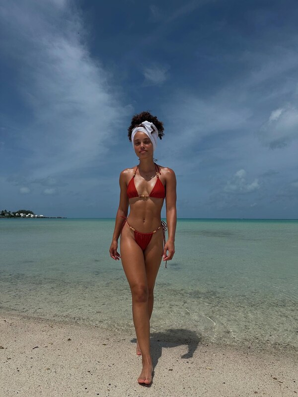 Aliana King nude photo 9