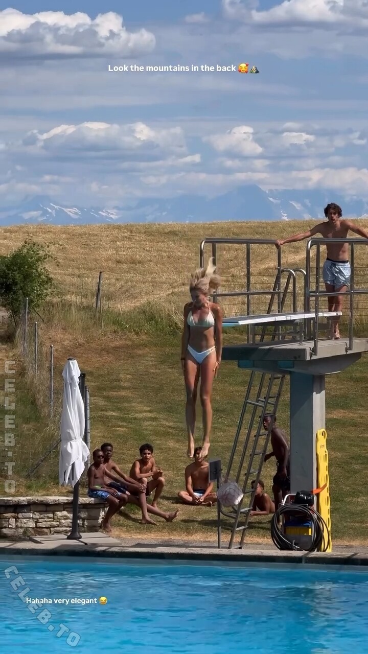 Alica Schmidt nude photo 10