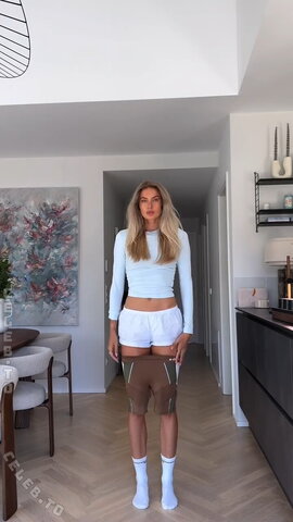 Alica Schmidt nude photo 22