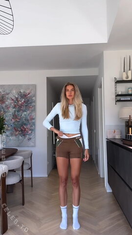 Alica Schmidt nude photo 21