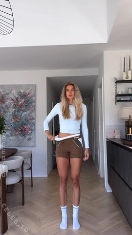 Alica Schmidt nude photo 20