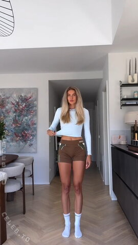Alica Schmidt nude photo 18