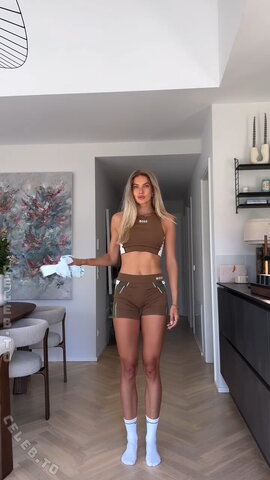 Alica Schmidt nude photo 17