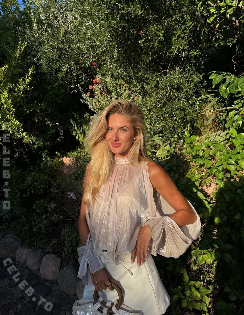 Alica Schmidt nude photo 1