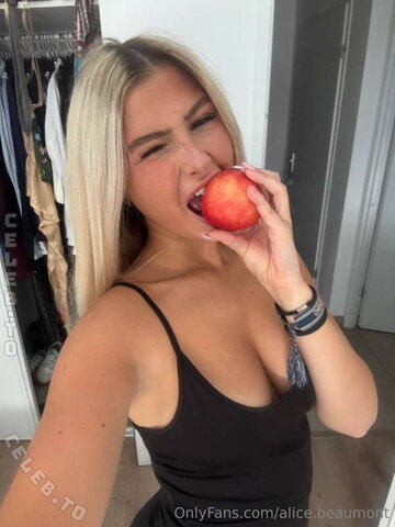 Alice Beaumont nude photo 5