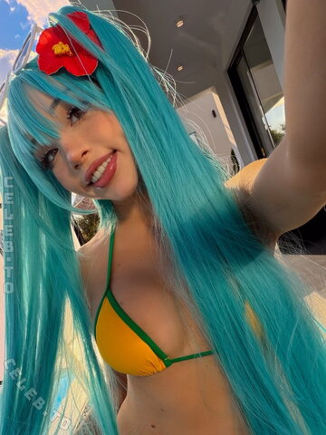 Alice Delish – Hatsune Miku 😍 + Special Pic 🤫