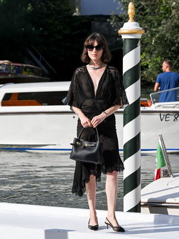 Alice Pagani nude photo 11