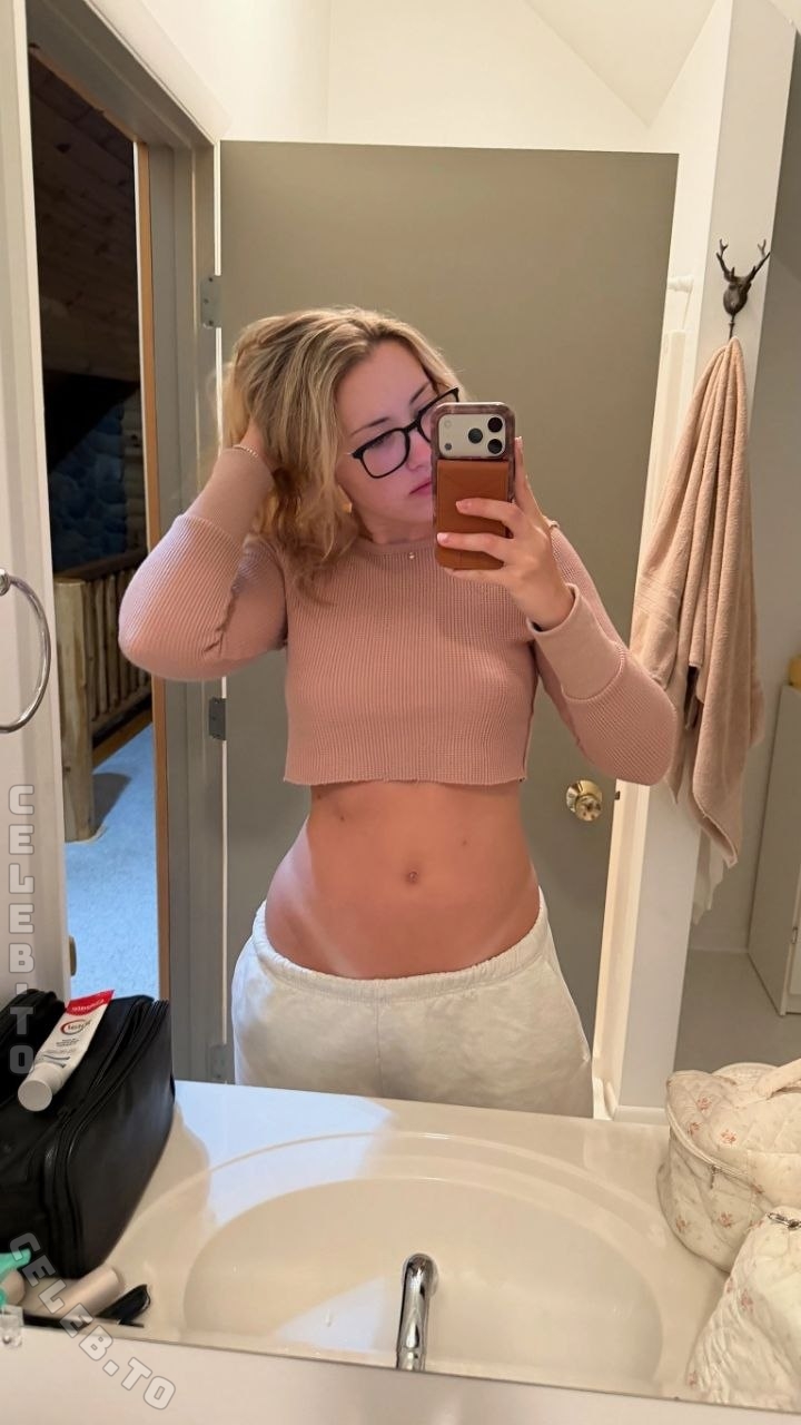 Alice pineapplebrat nude photo 17