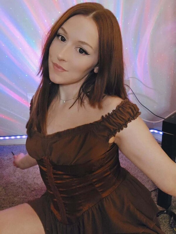 Alice Winter nude photo 7