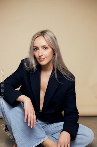 Alicia Joe – Another picture from the series above