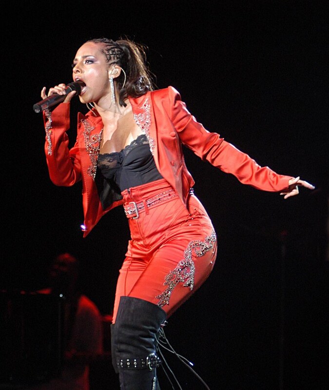 Alicia Keys nude photo 4