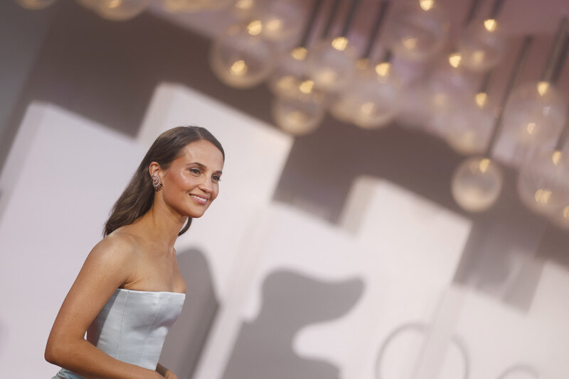 Alicia Vikander nude photo 17