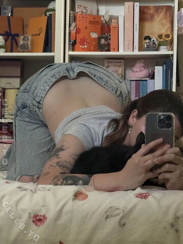 AlienorCHP nude photo 2