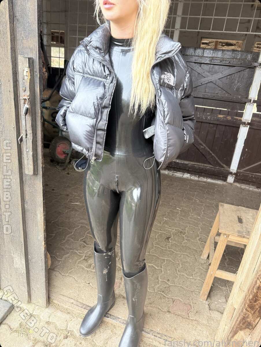 aliiinchen nude photo 1