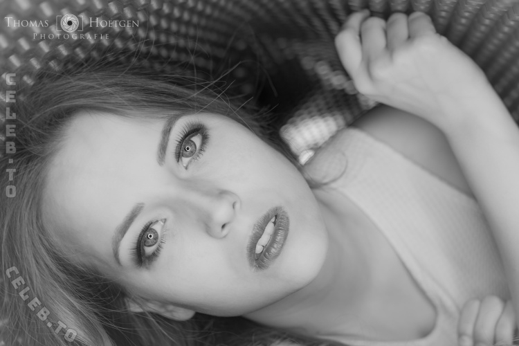 Alina Jäger nude photo 7