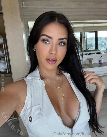 Alina Lopez – should I unzip it a little more? 🤐👀 pool day essentials💦 Not to brag, but I’m pretty sure I’m the best …