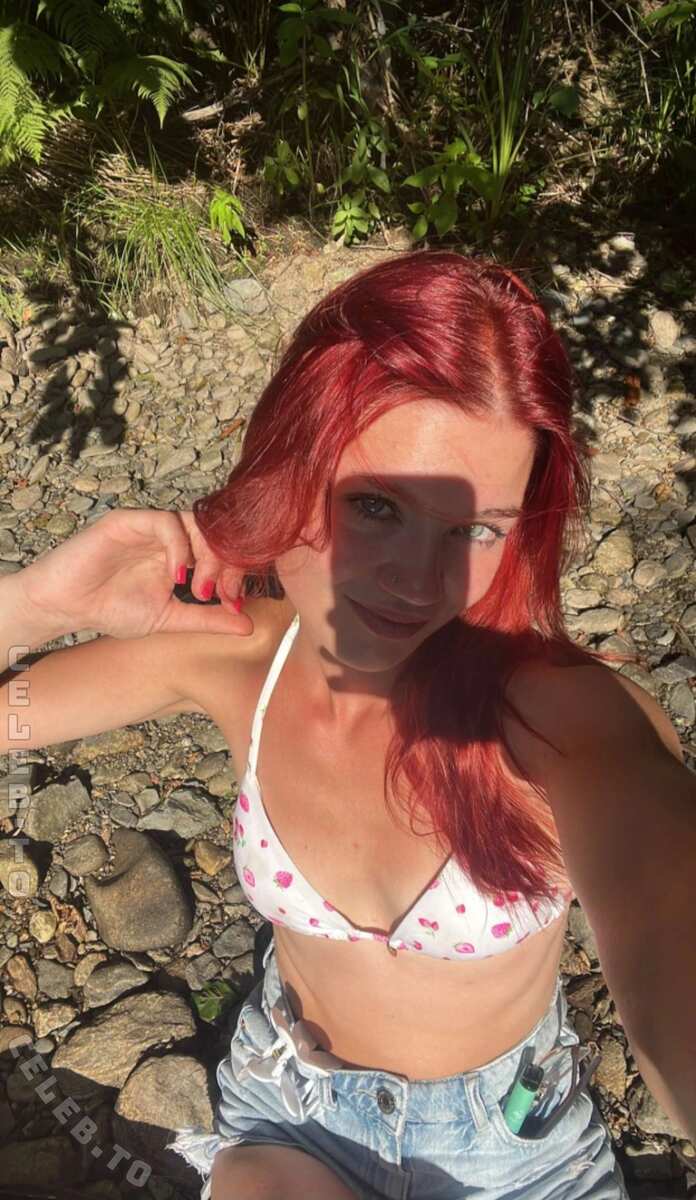Alina Pfeifer nude photo 1