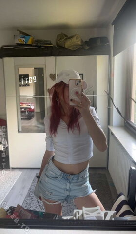 Alina Pfeifer – Latest Snapchat Story Pictures