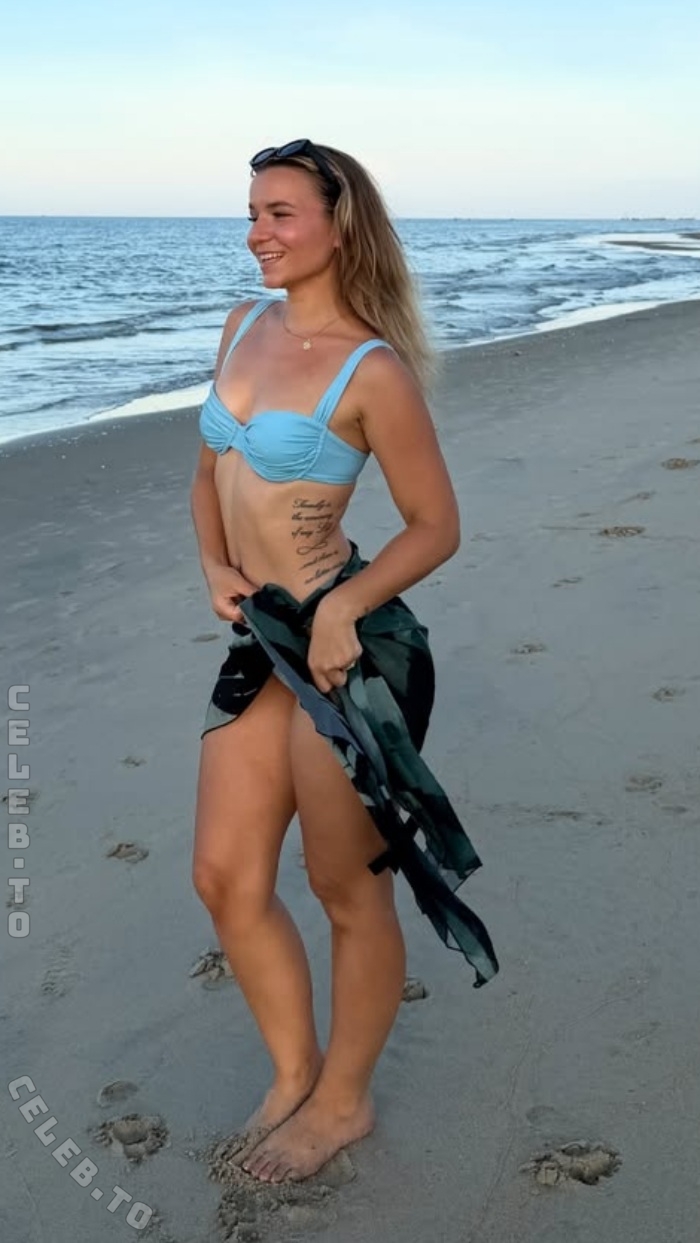 Alina Wachinger nude photo 1