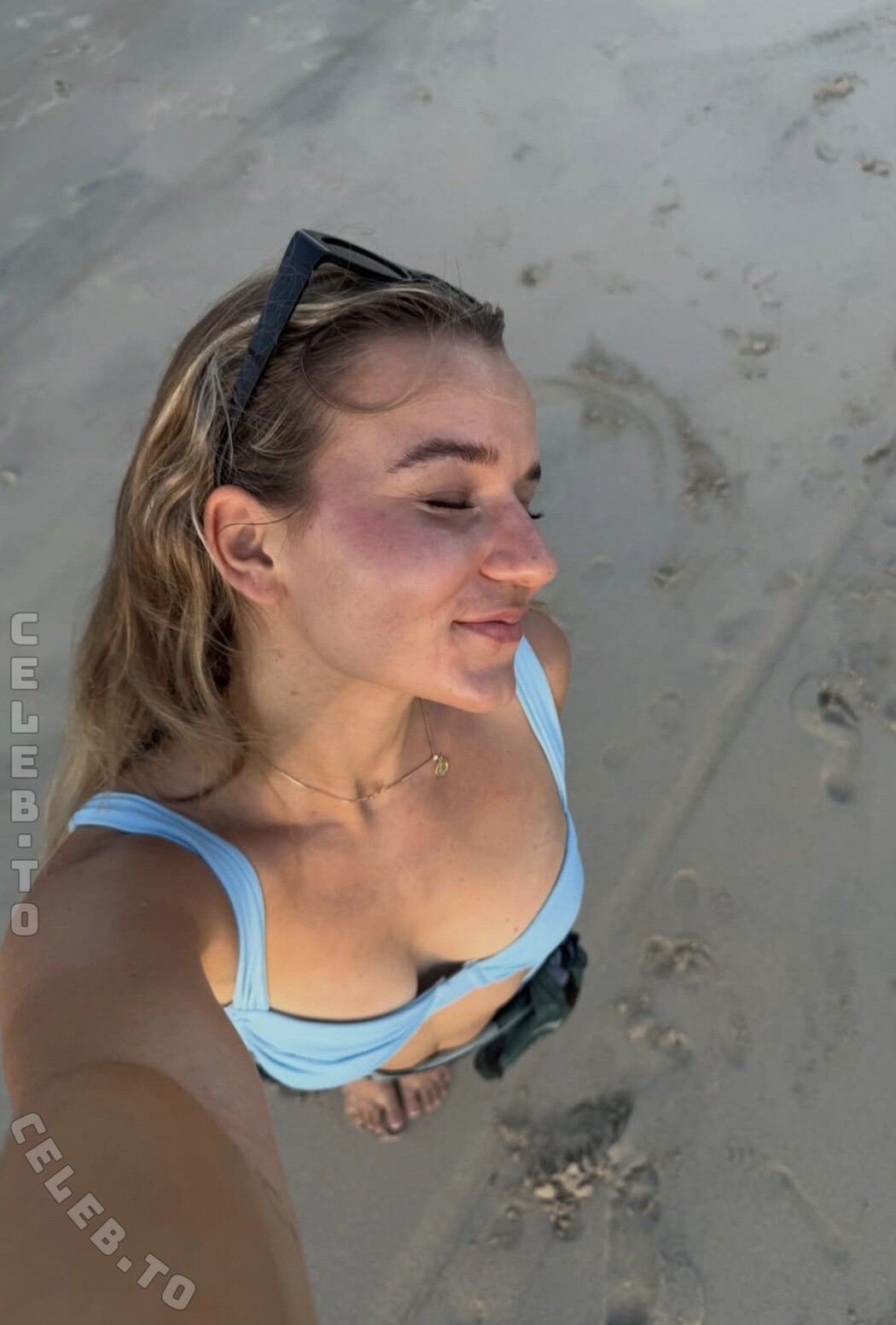 Alina Wachinger nude photo 2