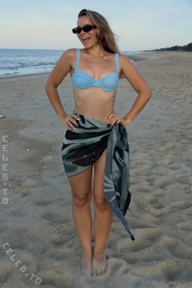 Alina Wachinger nude photo 4