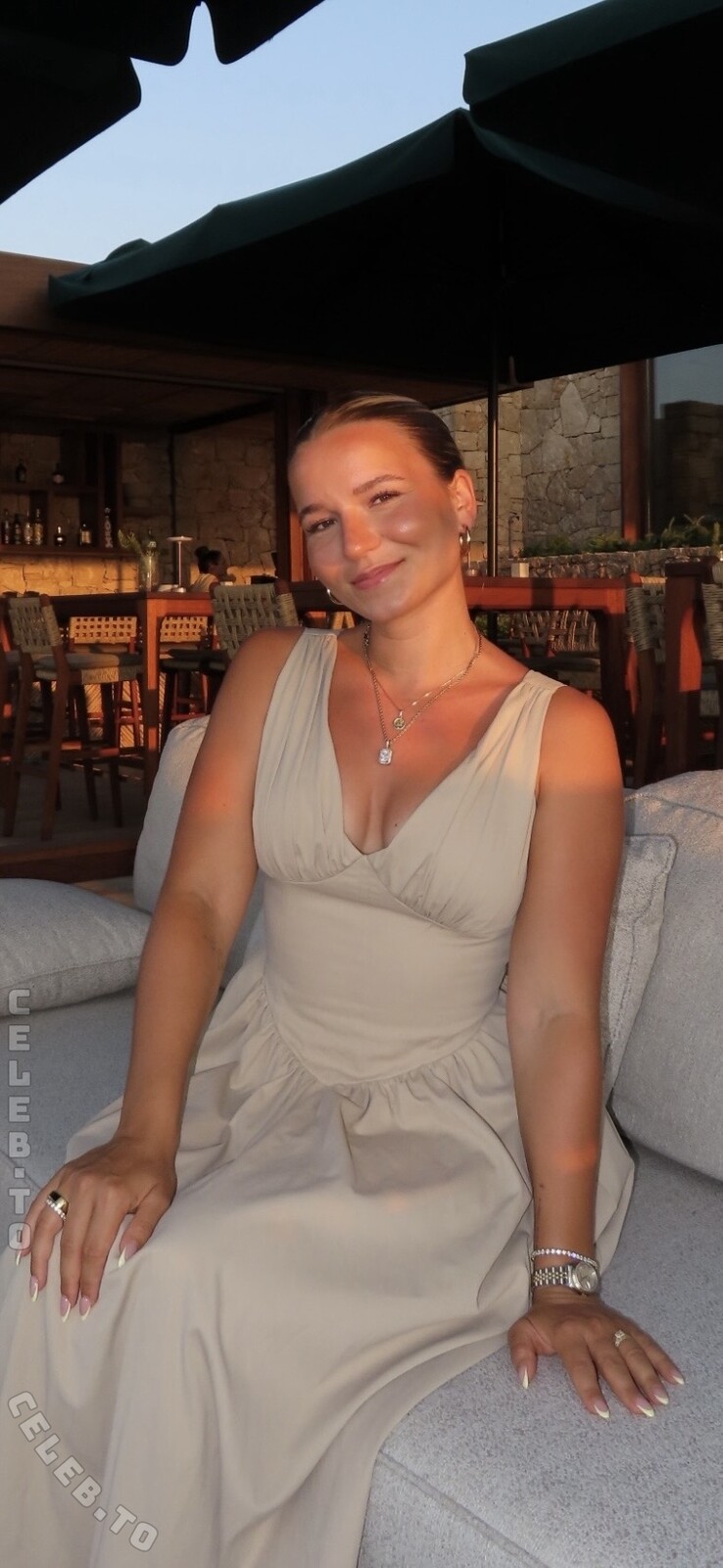 Alina Wachinger nude photo 2