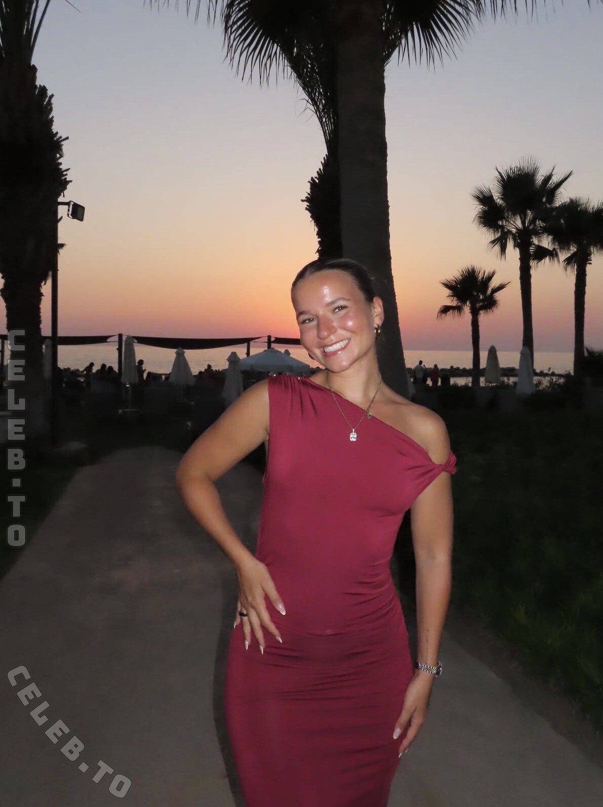 Alina Wachinger nude photo 2