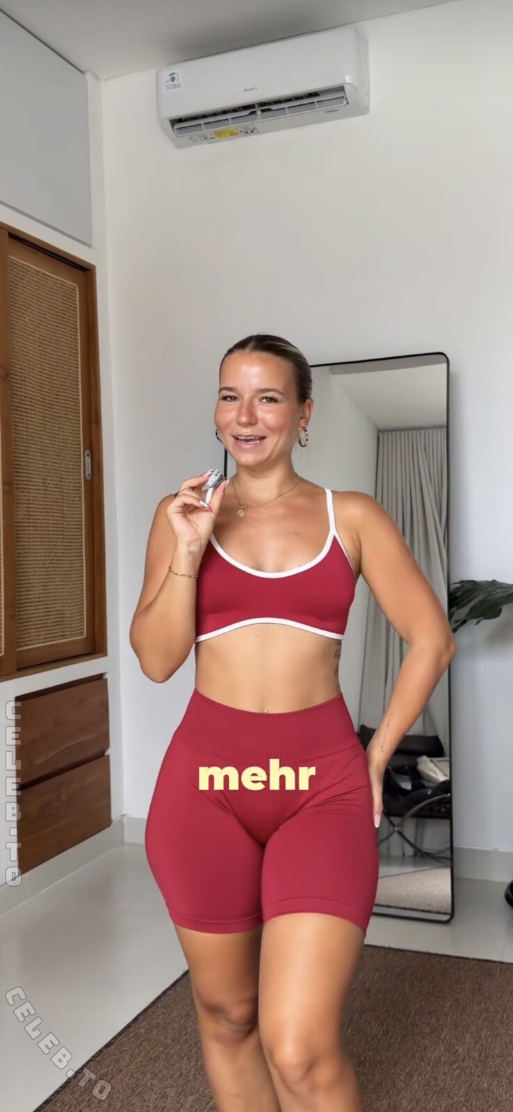 Alina Wachinger nude photo 3