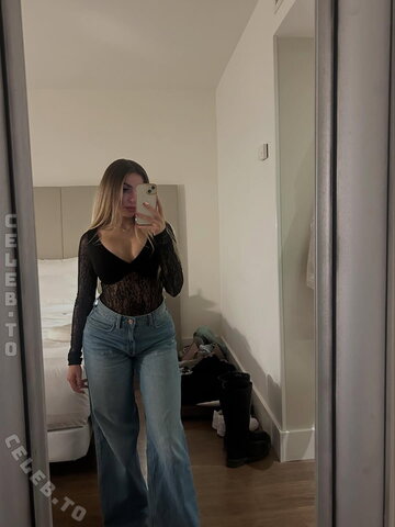 Alinahrndz nude photo 10