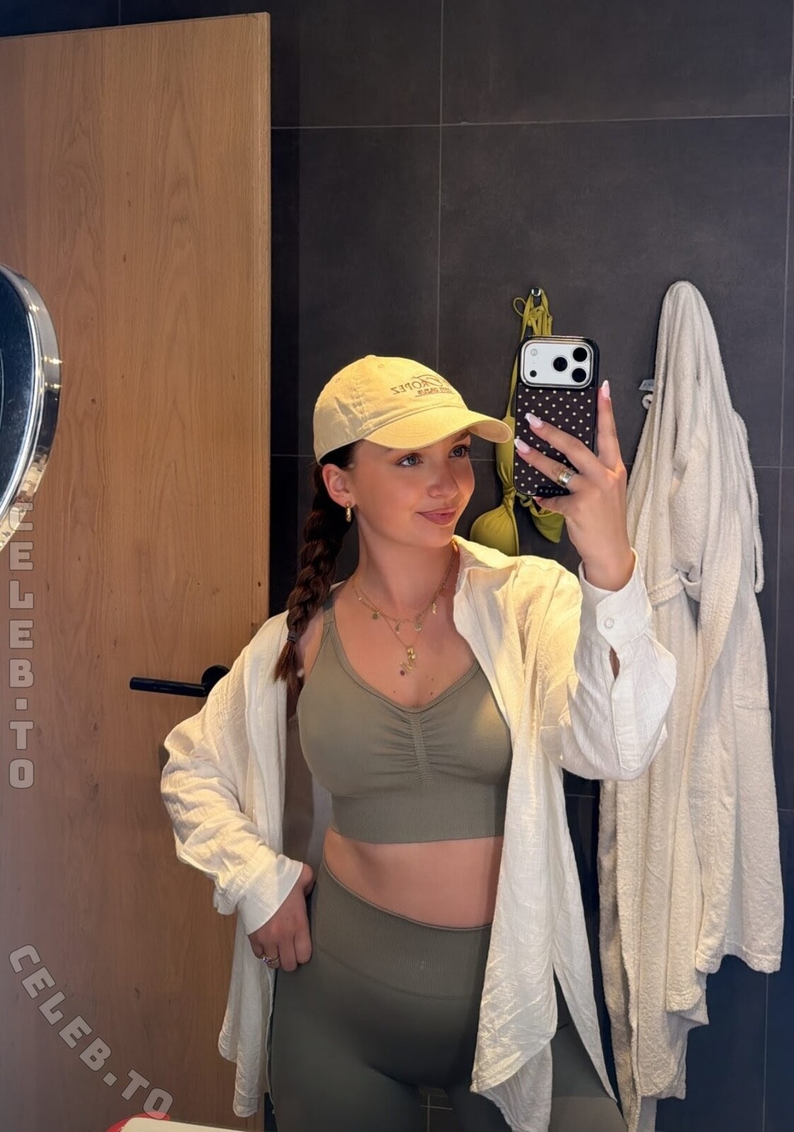 Alinamour nude photo 1