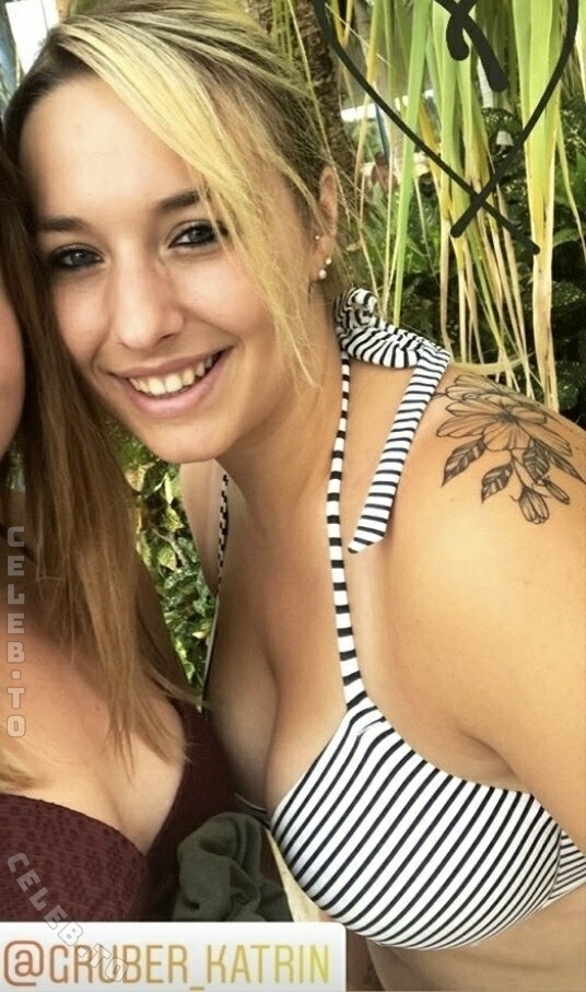 Alinas Landleben nude photo 1