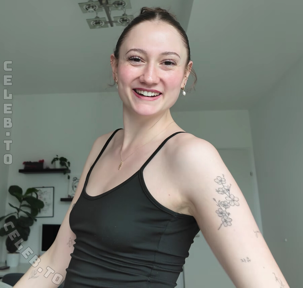 Aline Xue nude photo 4