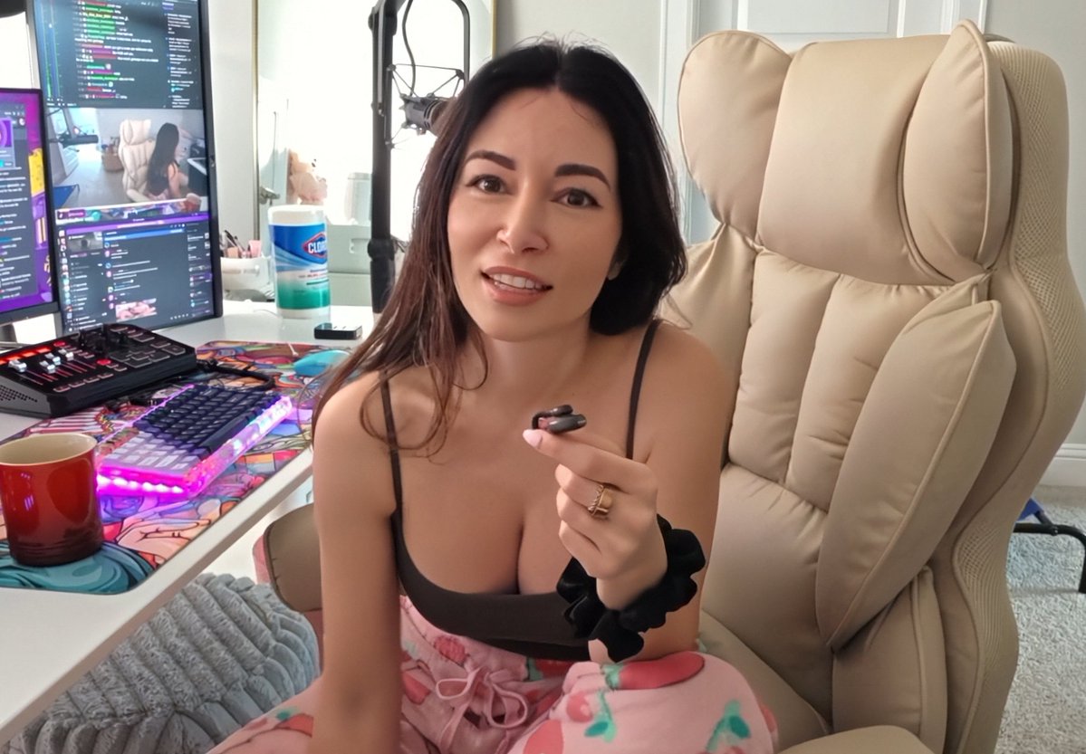 Alinity nude photo 1