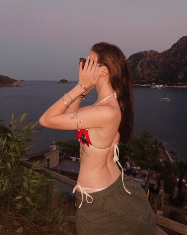 Alisa Sezen Sever nude photo 8